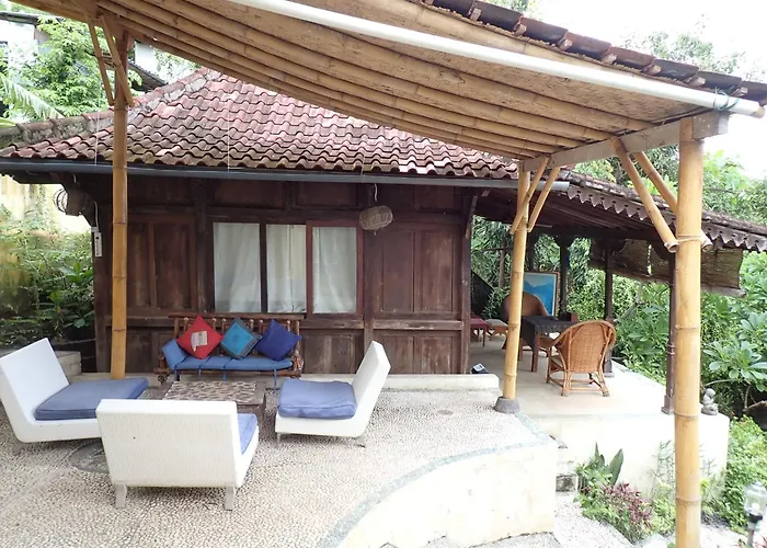 Amed Homestay *